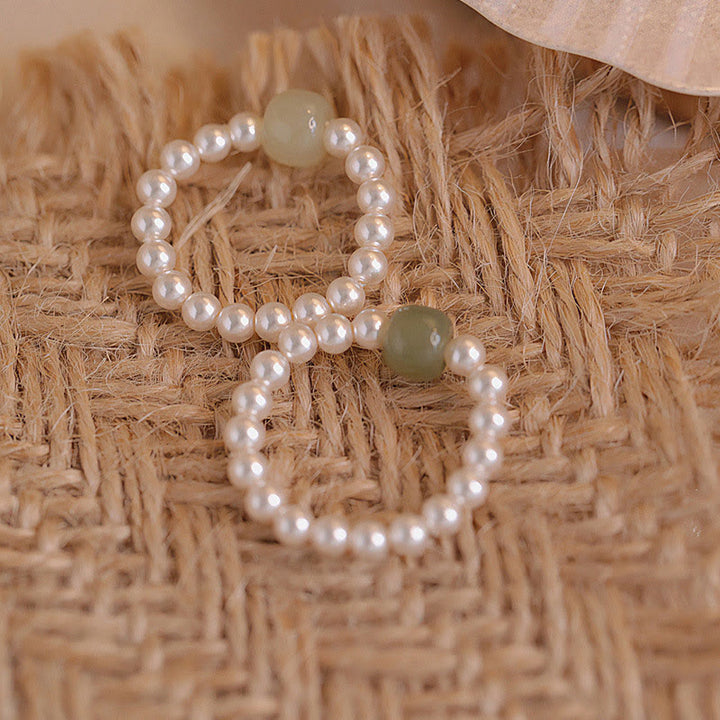 Anello portafortuna con perle di giada rotonde e Buddha Stones