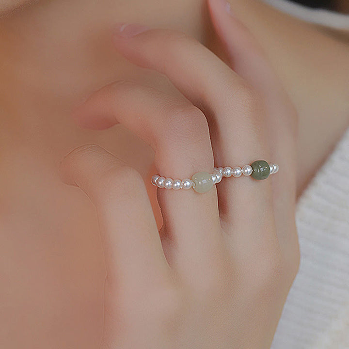 Anello portafortuna con perle di giada rotonde e Buddha Stones