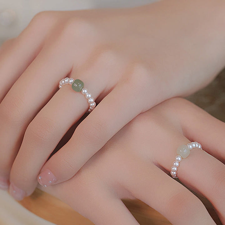 Anello portafortuna con perle di giada rotonde e Buddha Stones