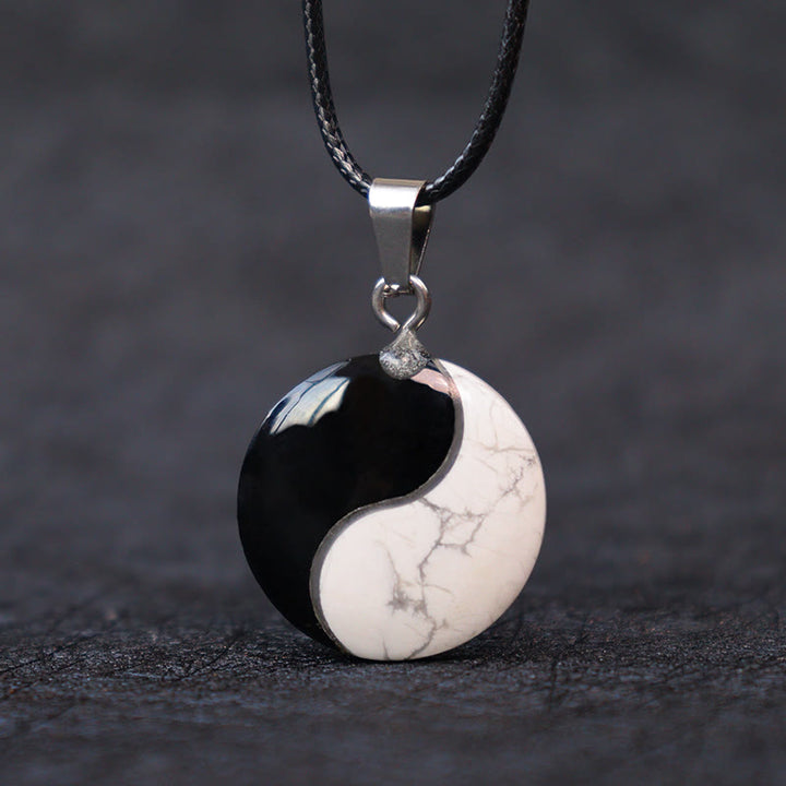 Buddha Stones Ossidiana nera naturale Turchese bianco Yin Yang Trasformazione Collana con ciondolo in corda