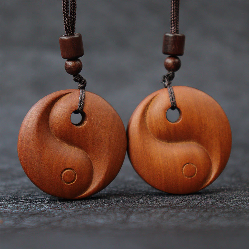 Collana con ciondolo di protezione della fortuna Yin Yang in legno di giuggiola colpito da fulmini Buddha Stones