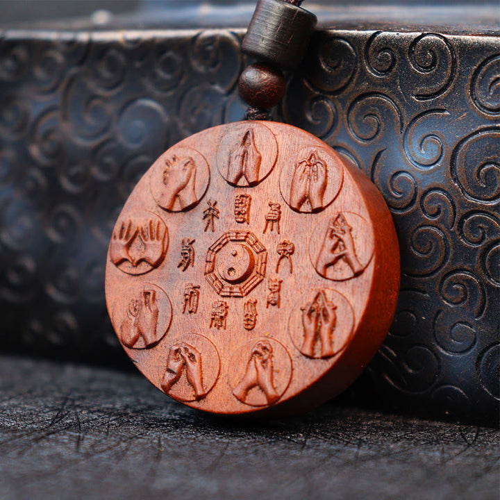 Buddha Stones Fulmine Colpito Legno di Giuggiola Yin Yang Bagua Montagna Fantasmi Spendere Soldi Protezione Collana Pendente