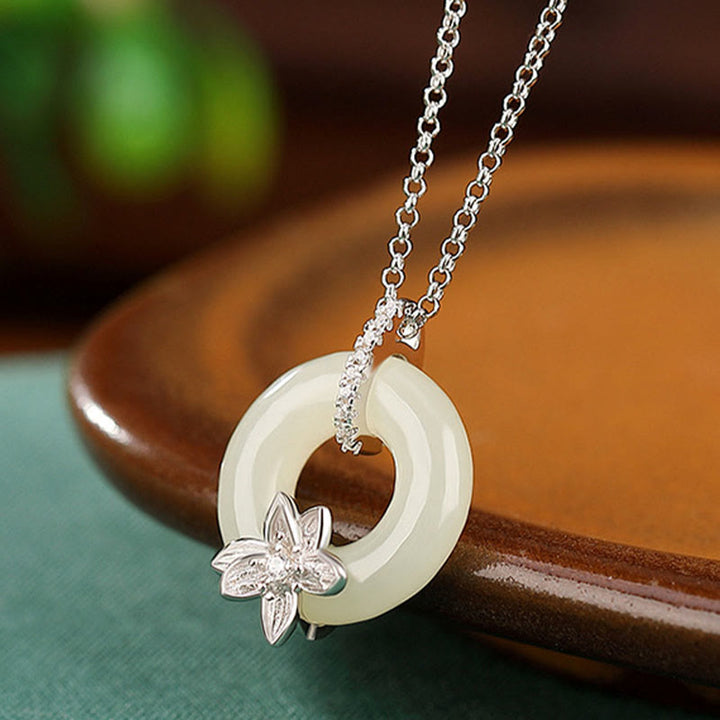 Collana con ciondolo a forma di fiore con fibbia della pace in giada Hetian, argento sterling 925, Buddha Stones