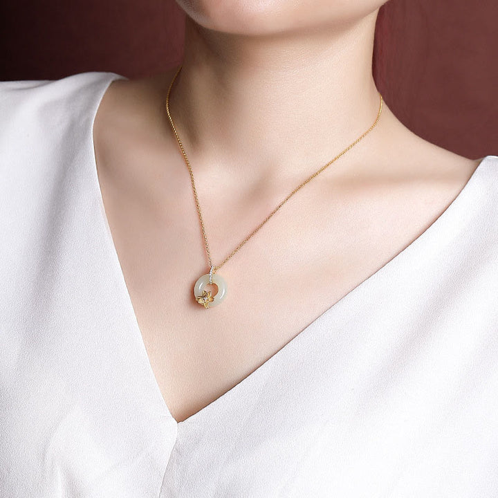 Collana con ciondolo a forma di fiore con fibbia della pace in giada Hetian, argento sterling 925, Buddha Stones