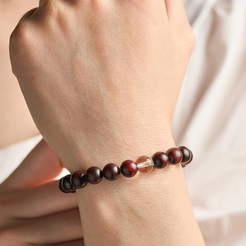 Braccialetto di protezione con piccole foglie di sandalo rosso e cristallo bianco Buddha Stones