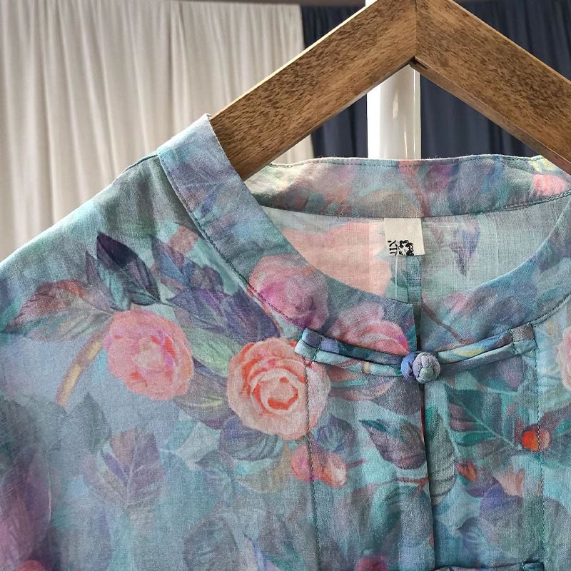 Buddha Stones giacca in lino ramiè a maniche lunghe con stampa di fiori rosa e foglie verdi, motivo a rana e bottoni - image 10