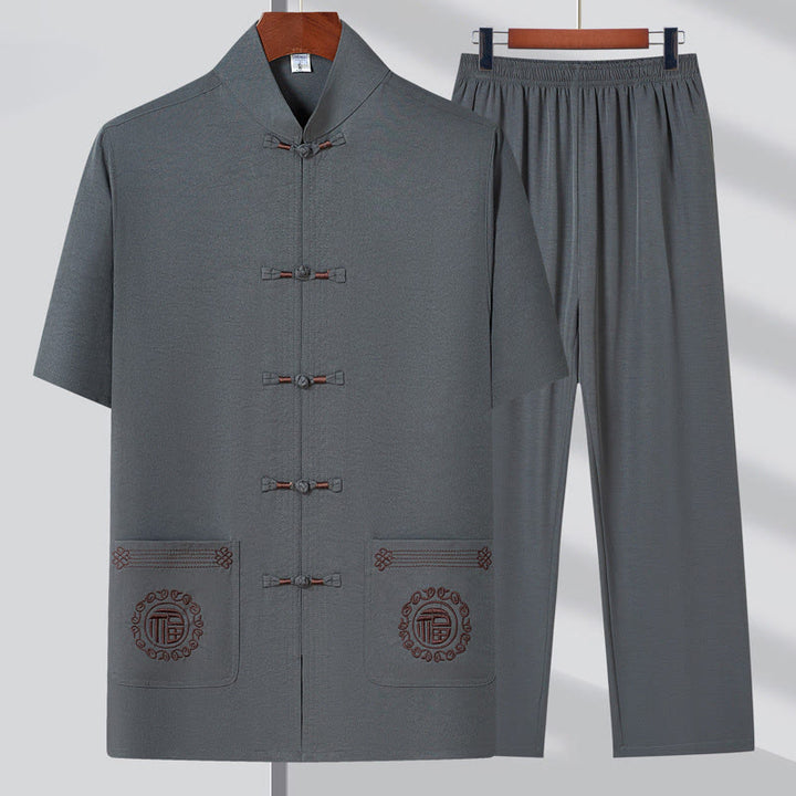 Buddha Stones Fu Character Ricamo Tang Suit Tradizionale Rana-Bottone Manica Corta Top Pantaloni Abbigliamento Uomo Set - Grigio (maglia e pantaloni) - US/UK/AU44, EU54 (4XL) - image 3