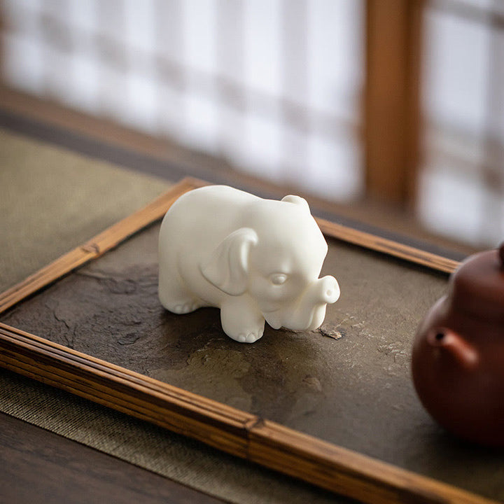 Statua di elefante piccolo Buddha Stones porcellana bianca ceramica forza decorazione scrivania casa - Testa di elefante rivolta verso il basso 5,5*5,5*8,5 cm - image 0