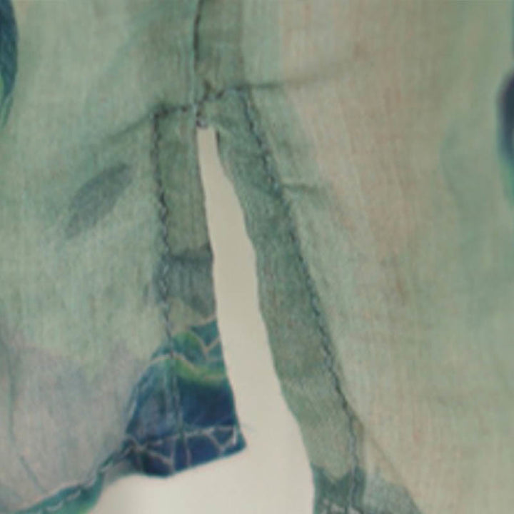 Camicia in lino ramiè con maniche a tre quarti e motivo floreale blu Jacaranda di Buddha Stones, TAGLIA COMODA - image 12