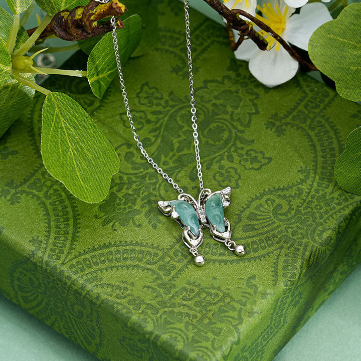 Collana con ciondolo a forma di farfalla in giada verde in argento sterling 925 Buddha Stones
