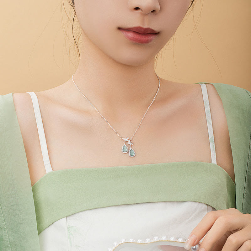 Collana con ciondolo a forma di farfalla con doppia zucca e giada verde in argento sterling 925 Buddha Stones
