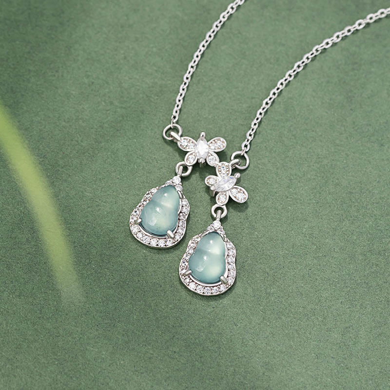 Collana con ciondolo a forma di farfalla con doppia zucca e giada verde in argento sterling 925 Buddha Stones