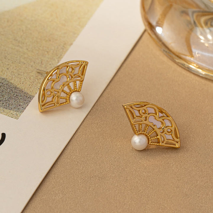 Orecchini pendenti con perno in rame e perla con motivo a ventaglio in argento sterling 925 Buddha Stones