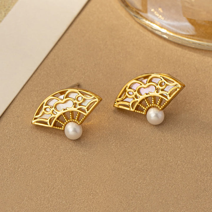 Orecchini pendenti con perno in rame e perla con motivo a ventaglio in argento sterling 925 Buddha Stones
