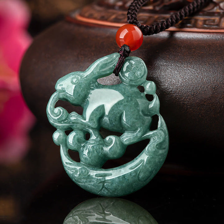 Collana con ciondolo a forma di mezzaluna di giada della fortuna dell'anno del coniglio