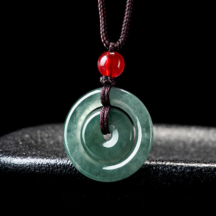 Collana con ciondolo con fibbia della pace doppia in giada verde Buddha Stones Abbondanza