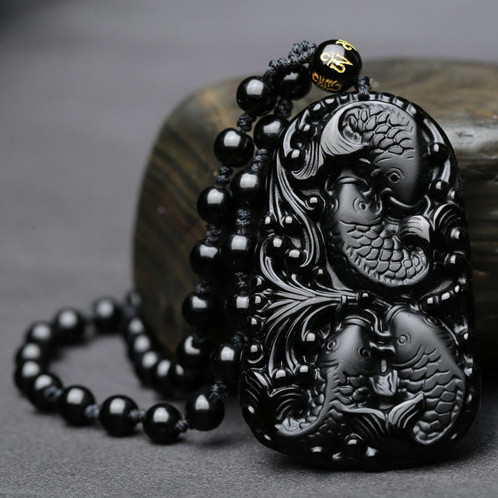 Collana con ciondolo di perline di forza incisa con pesce koi in ossidiana nera Buddha Stones - image 4