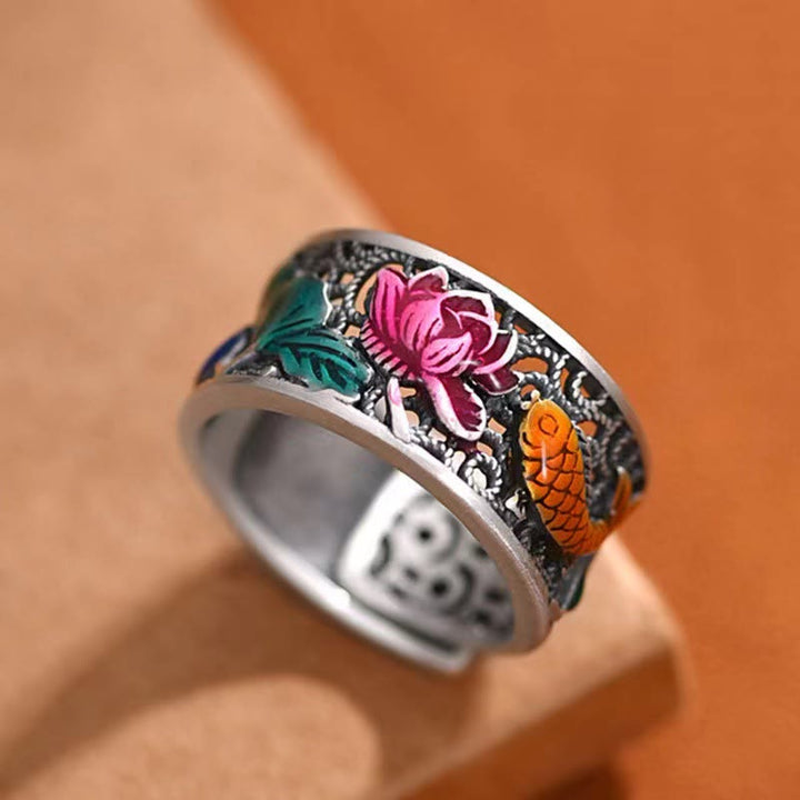 Anello portafortuna con pesce koi Buddha Stones in rame e smalto blu con cuore di loto Sutra