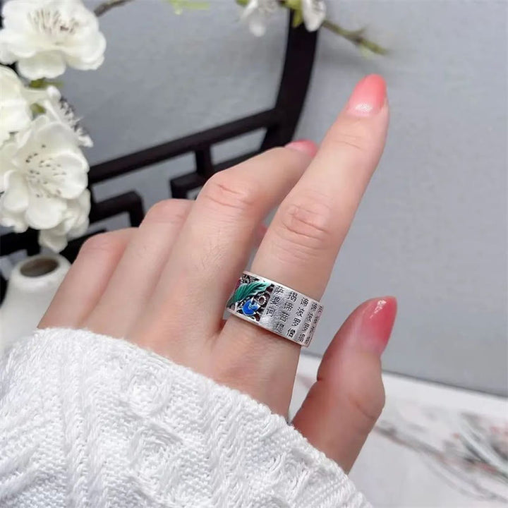 Anello portafortuna con pesce koi Buddha Stones in rame e smalto blu con cuore di loto Sutra