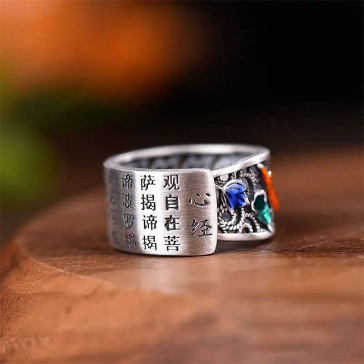 Anello portafortuna con pesce koi Buddha Stones in rame e smalto blu con cuore di loto Sutra