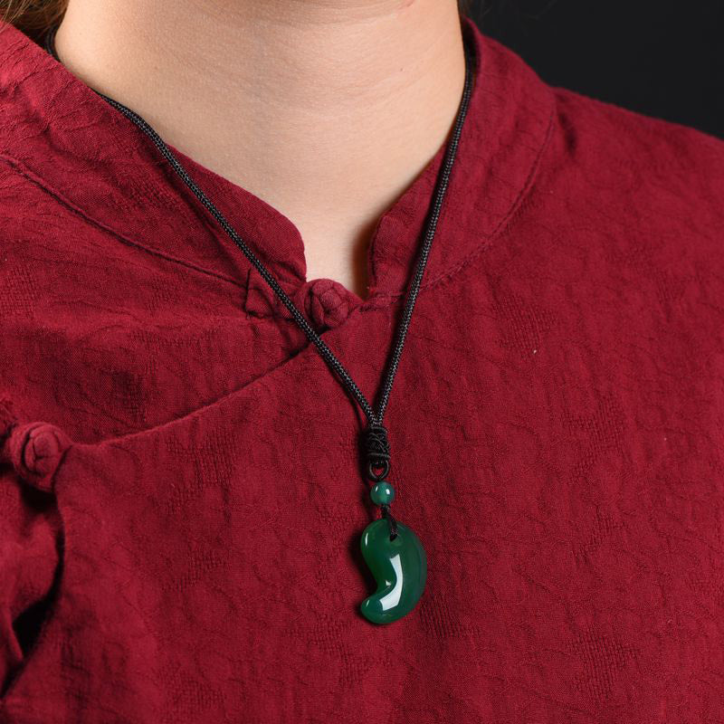 Collana con motivo lunare in agata rossa e agata verde, motivo con luna, calma e sicurezza - image 9