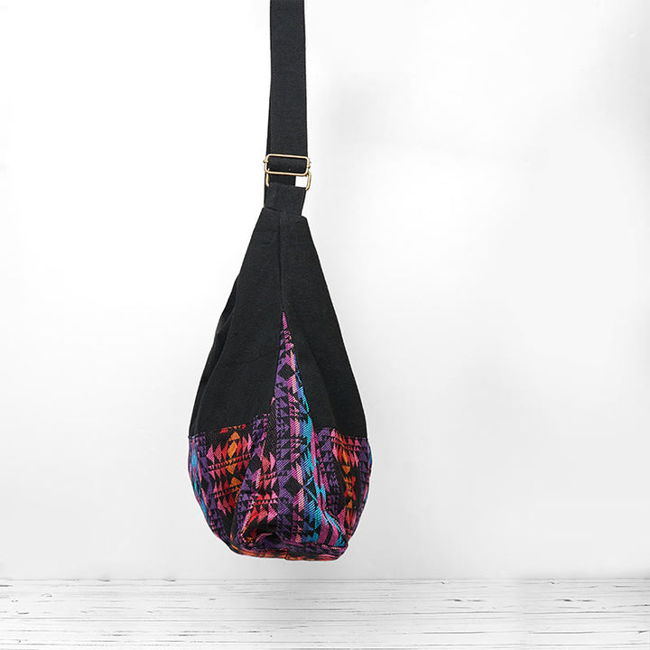 Borsa a tracolla in cotone con motivo geometrico rosso rosa e nero Buddha Stones