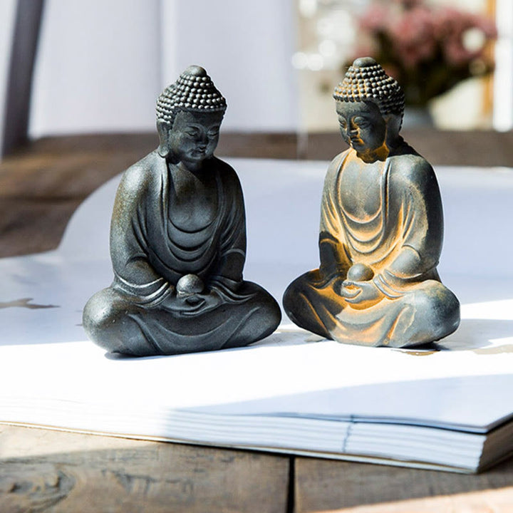 Buddha Stones Buddha tibetano in meditazione Statua in resina fusa ruggine polvere di ferro Decorazione della serenità