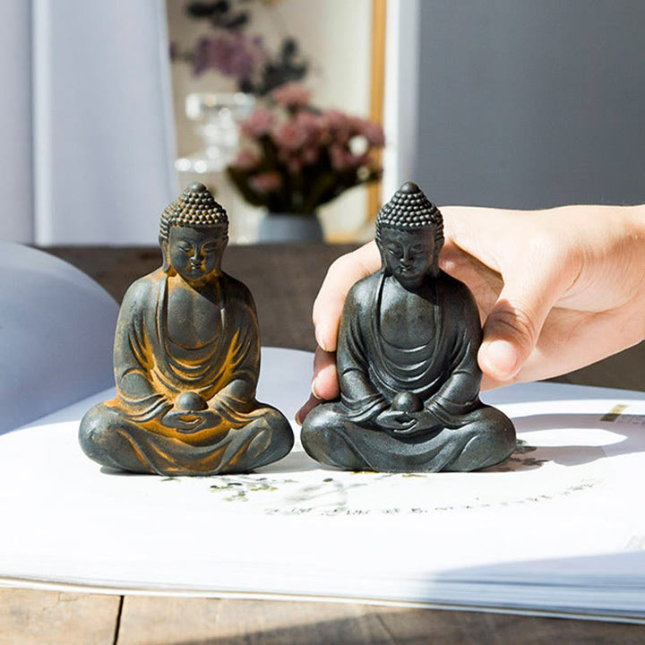 Buddha Stones Buddha tibetano in meditazione Statua in resina fusa ruggine polvere di ferro Decorazione della serenità
