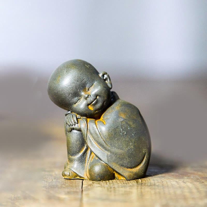 Buddha Stones Piccolo Monaco Meditante Ferro Polvere Ruggine Statua Resina Decorazione Scrivania - Monaco a riposo 5,5*4,7 cm - image 8