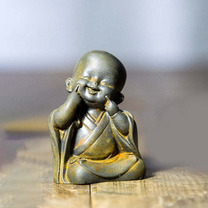 Buddha Stones Piccolo Monaco Meditante Ferro Polvere Ruggine Statua Resina Decorazione Scrivania - Monaco carino 6,2*4,7 cm - image 10