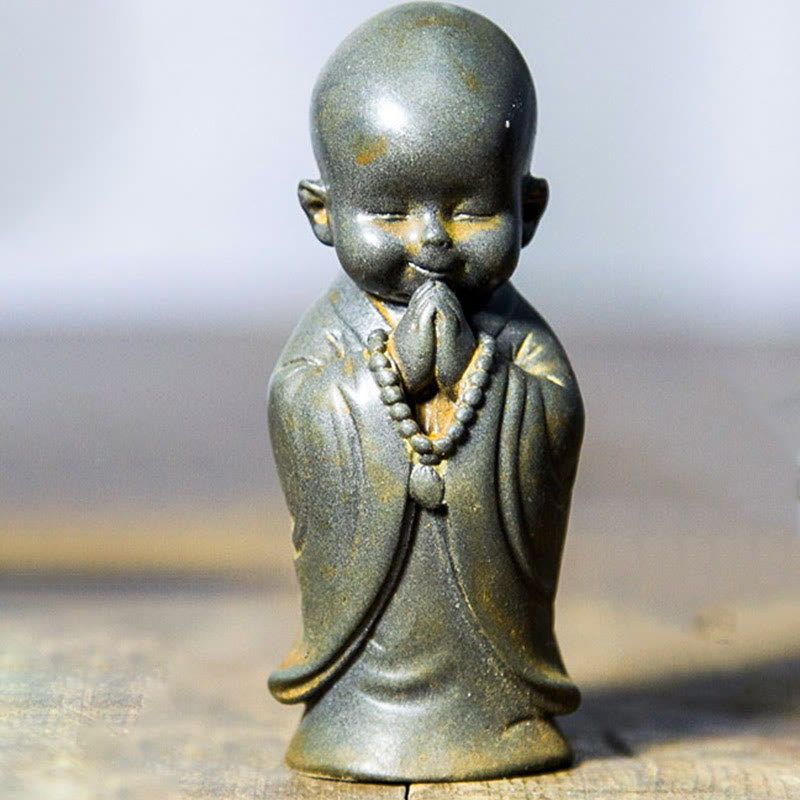 Buddha Stones Piccolo Monaco Meditante Ferro Polvere Ruggine Statua Resina Decorazione Scrivania