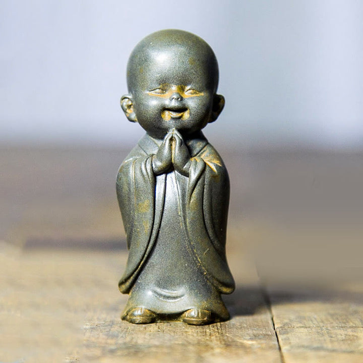 Buddha Stones Piccolo Monaco Meditante Ferro Polvere Ruggine Statua Resina Decorazione Scrivania - Monaco sorridente 8*3,5 cm - image 14
