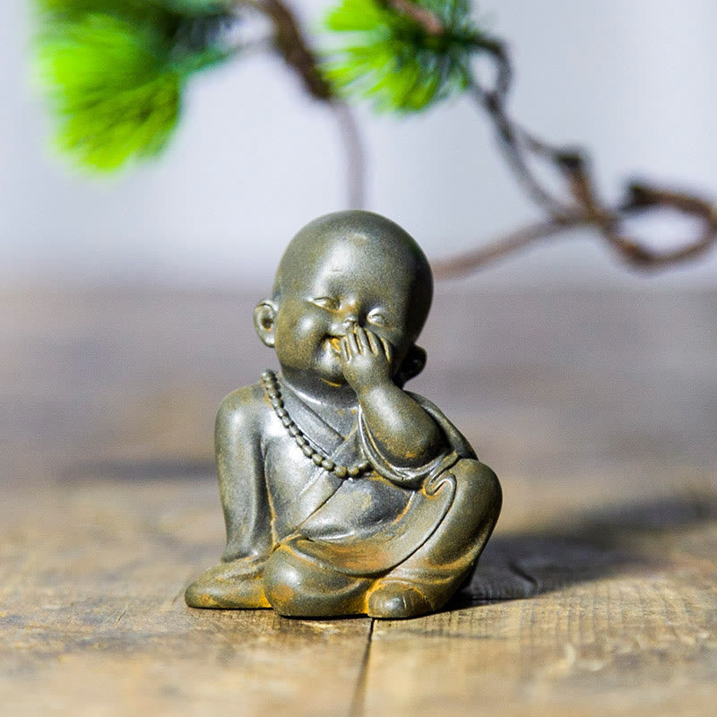 Buddha Stones Piccolo Monaco Meditante Ferro Polvere Ruggine Statua Resina Decorazione Scrivania