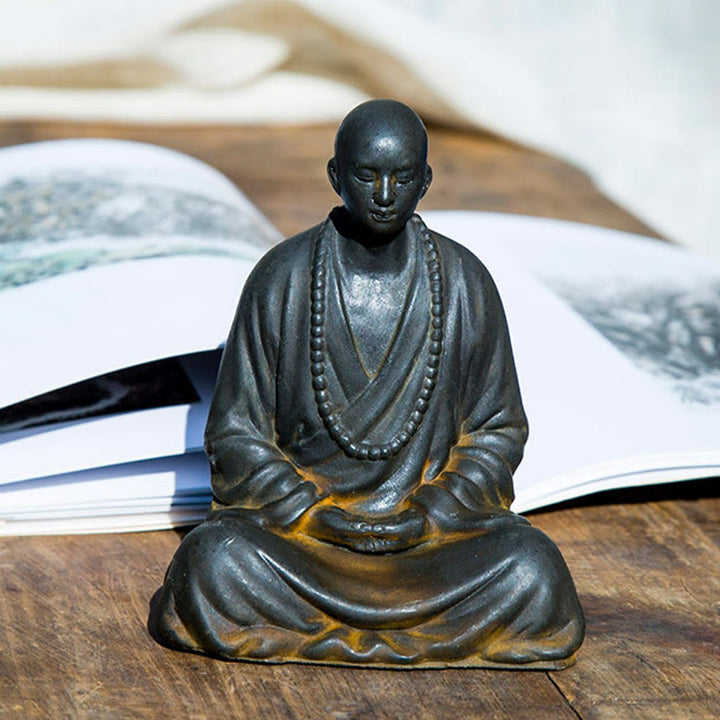 Buddha Stones Meditazione Monaco Preghiera Polvere di Ferro Ruggine Statua Resina Decorazione per la Casa