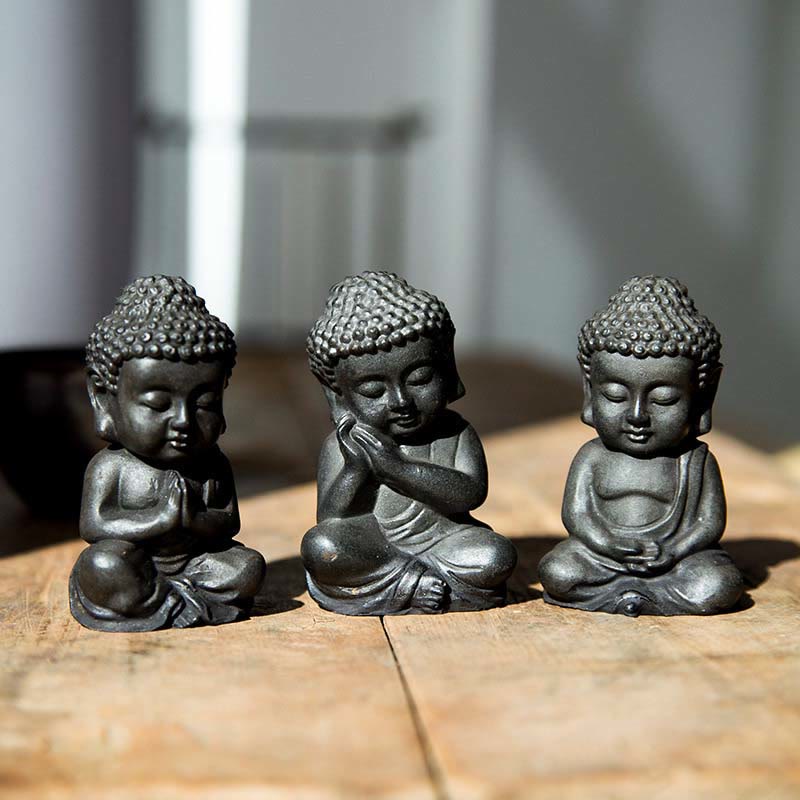Buddha Stones fatte a mano Piccolo Buddha Sakyamuni in polvere di ferro Statua in resina fusa ruggine Decorazione