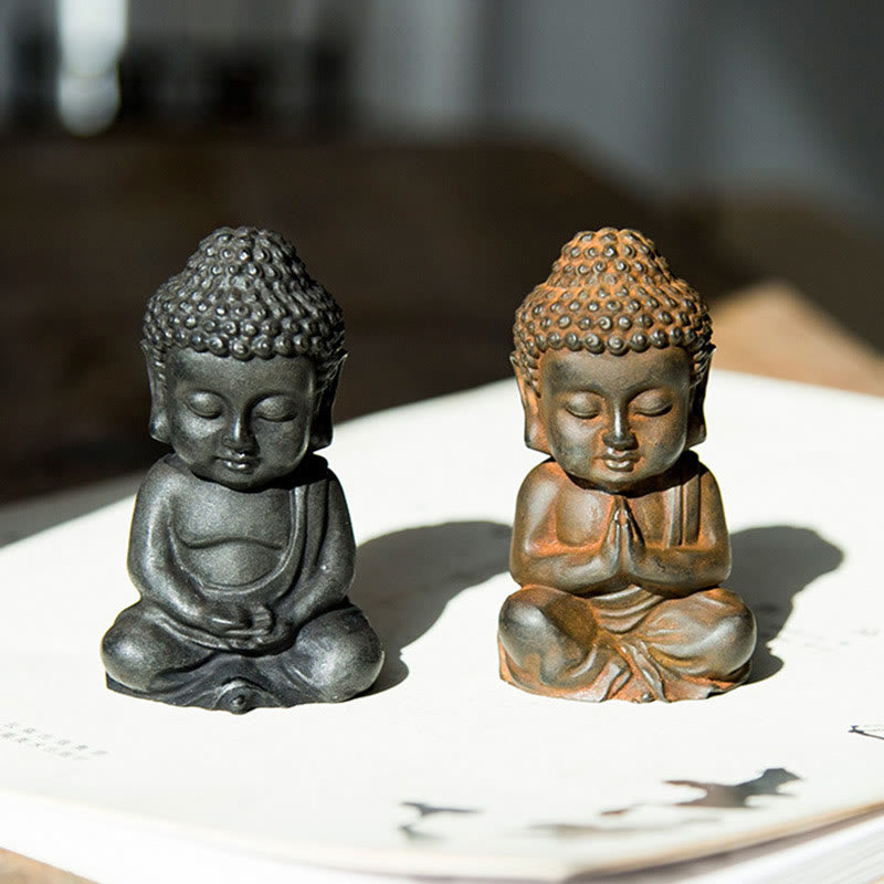 Buddha Stones fatte a mano Piccolo Buddha Sakyamuni in polvere di ferro Statua in resina fusa ruggine Decorazione