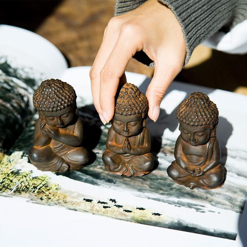 Buddha Stones fatte a mano Piccolo Buddha Sakyamuni in polvere di ferro Statua in resina fusa ruggine Decorazione