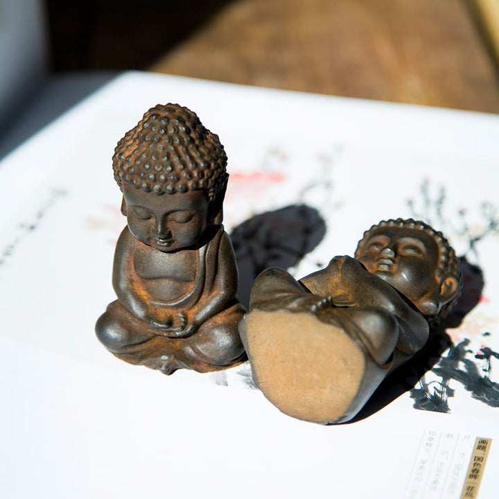 Buddha Stones fatte a mano Piccolo Buddha Sakyamuni in polvere di ferro Statua in resina fusa ruggine Decorazione