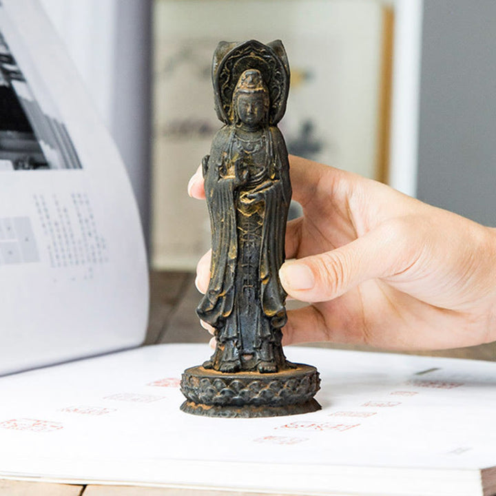 Buddha Stones Triangolare Kwan Yin Avalokitesvara Ferro Polvere Ruggine Resina Statua Ricchezza Decorazione Scrivania