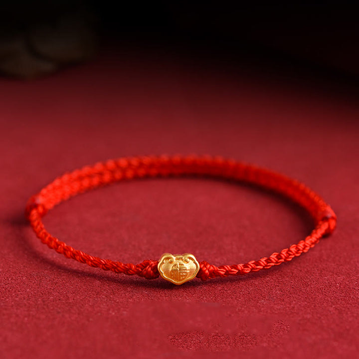 Buddha Stones 999 Oro Cinese Lucchetto Ciondolo Carattere Fu Protezione Braccialetto Fatto a Mano in Corda - Rosso - Versione per bambini adatta per bambini da 0 a 4 anni (circonferenza del polso 12-18 cm) - image 0