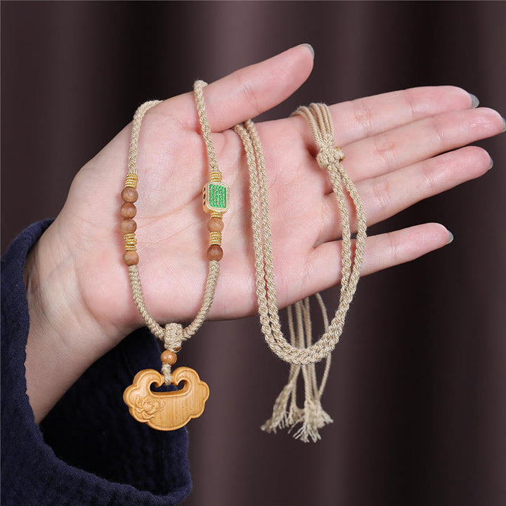 Collana Buddha Stones ciondolo in legno di sandalo tibetano e ciondolo con lucchetto cinese