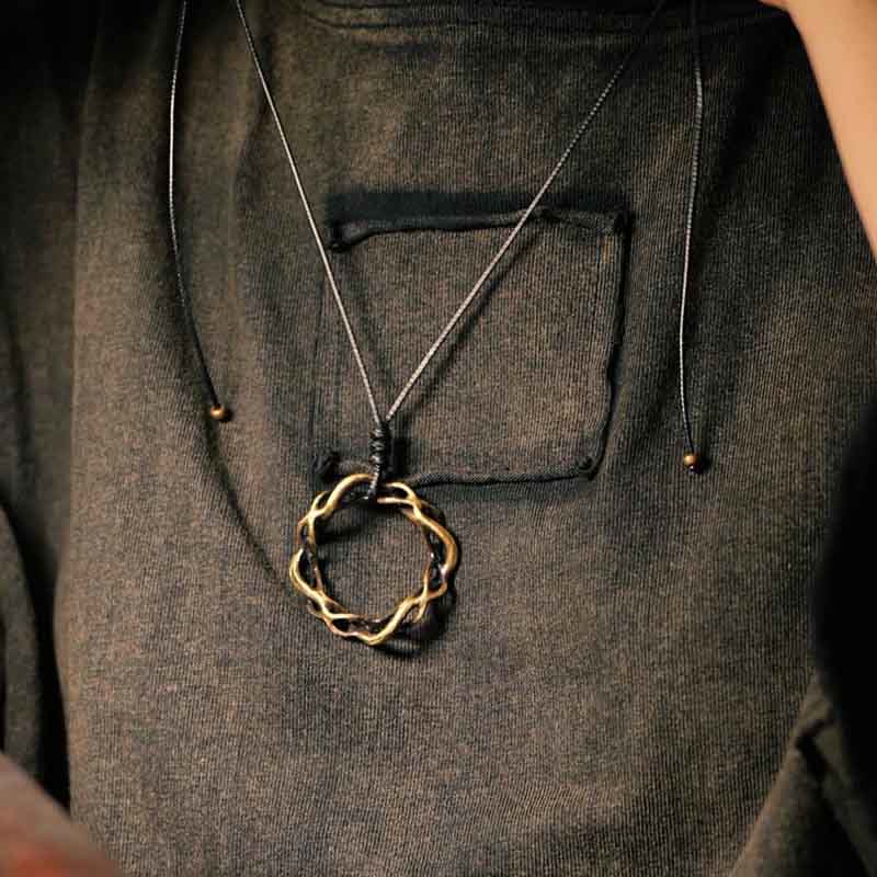 Collana con ciondolo fatto a mano in ottone e rame vintage con pietre Buddha Stones portafortuna