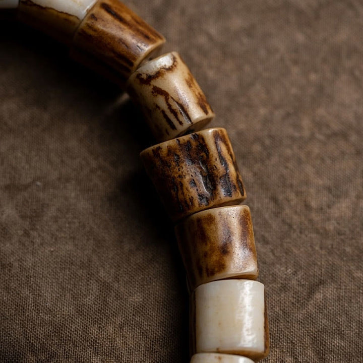Buddha Stones Osso di cervo tibetano Osso di yak Teschio intagliato Bracciale della saggezza