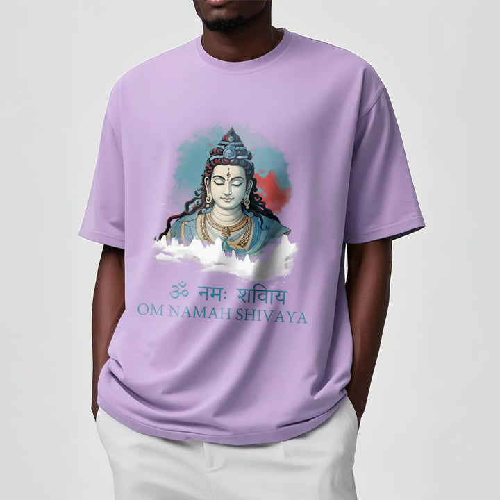 T-shirt con t-shirt con nuvole colorate in sanscrito Buddha Stones OM NAMAH SHIVAYA