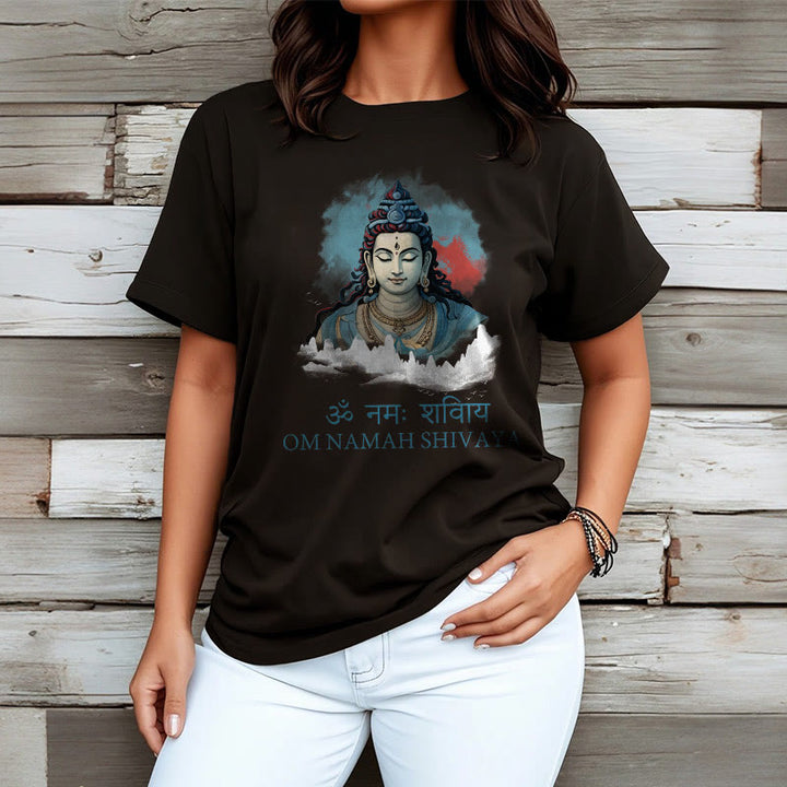 T-shirt con t-shirt con nuvole colorate in sanscrito Buddha Stones OM NAMAH SHIVAYA