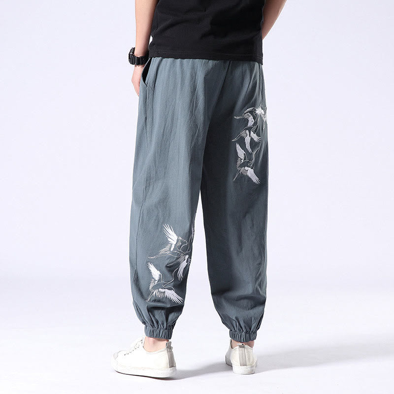 Pantaloni harem da uomo con coulisse e tasche con ricamo a gru bianca Buddha Stones - Blu polvere - US/UK/AU42, EU52 (3XL) - image 1