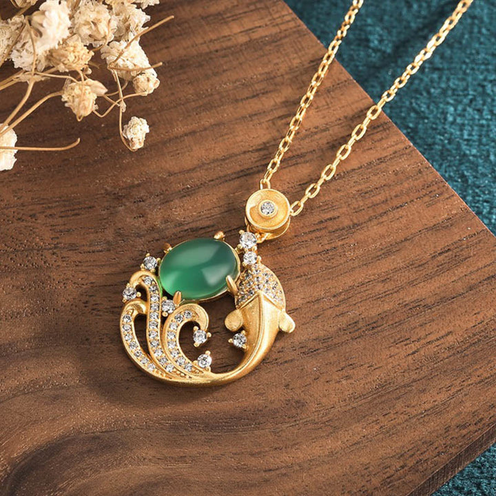 Buddha Stones Calcedonio verde Koi Fish Collana con ciondolo Forza - image 3
