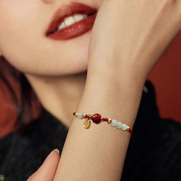 Braccialetto con corda rossa della fortuna placcato oro 24K con carattere Fu Buddha Stones Jade Cinnabar