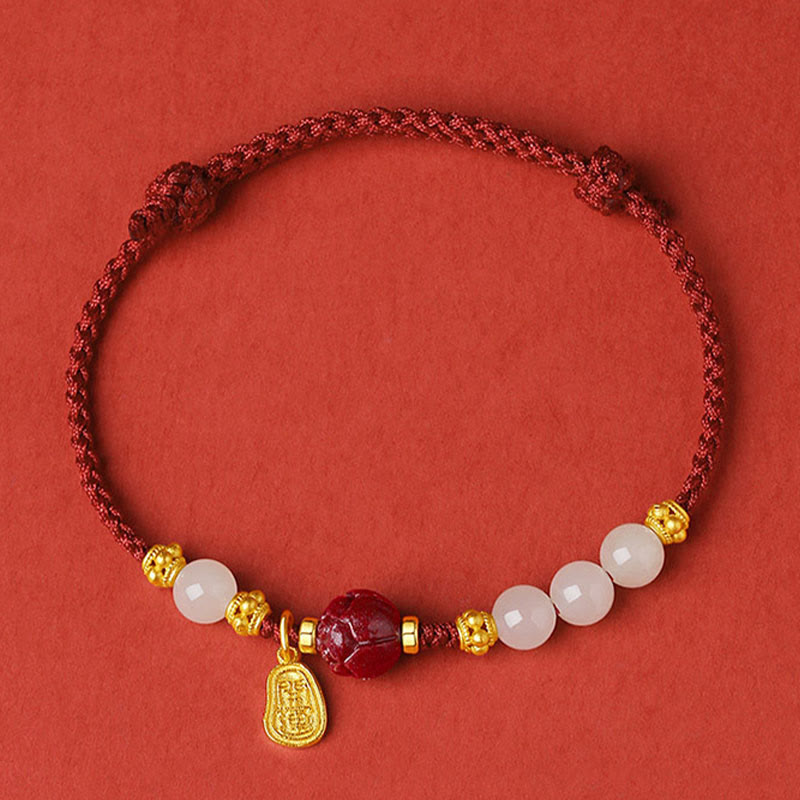 Braccialetto con corda rossa della fortuna placcato oro 24K con carattere Fu Buddha Stones Jade Cinnabar