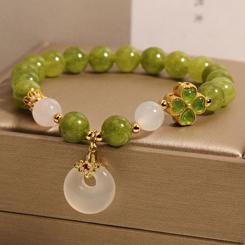 Braccialetto con ciondolo a forma di fibbia della pace con quadrifoglio , Buddha Stones, tormalina verde, calcedonio e saggezza